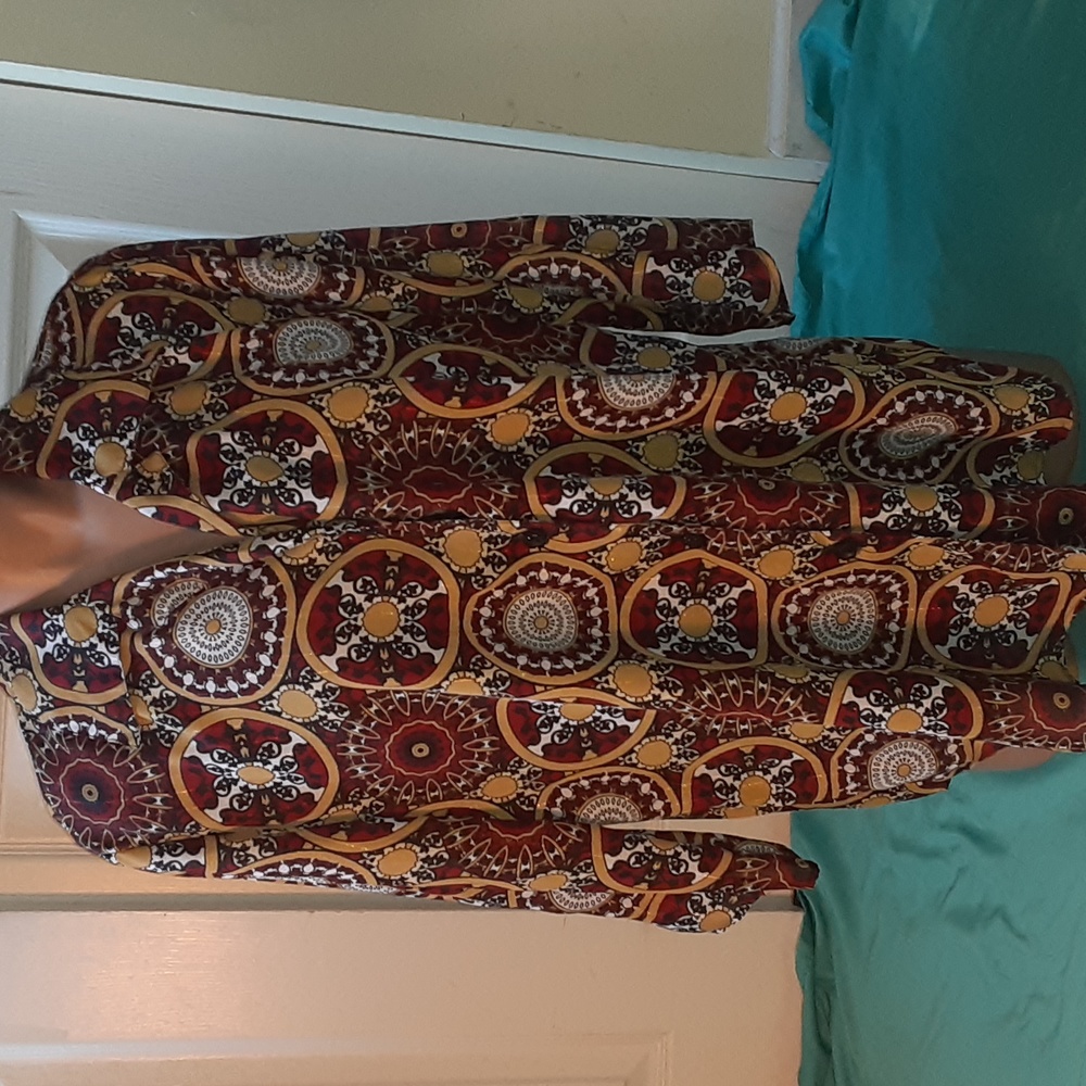 C.B COLLECTION,  RED,GOLD & WHITE BOHO PRINT TOP, SIZE 1X